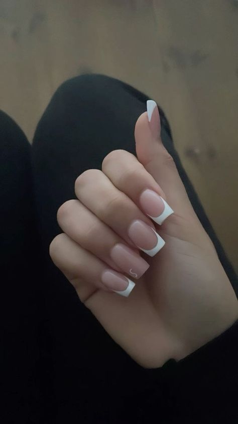 Nails With Initials C Acrylic, Nails Inspiration Initial, White Initial Nails, S Initial Nails, Nails With An Initial On Them, Nails With Initial A, S Initial On Nails, Nail Inspo Initial, C Initial Nails