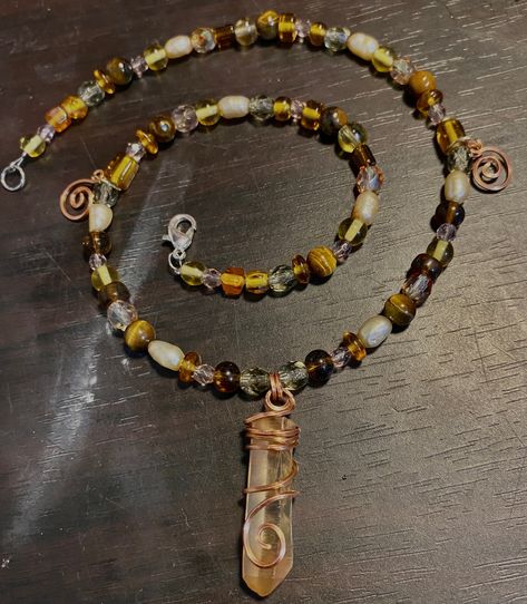 ☆⋆｡𖦹o‧ Crystal Pendant Necklace ⋆｡𖦹o‧ ☆ ✧˖o handmade by me using tigers eye, pearls, glass beads, and a wire wrapped citrine point! ⟢ 17 inches, message me for adjusting!  ✧˖o find me on Instagram! @briscreation.s  -⟢ I also do custom designs and bundles! If you're interested, or have any questions, please send me an email at brimiller1403@gmail.com, or message me on Instagram! ⟢- Necklaces Diy Beaded, Necklace Making Ideas Inspiration, Wire Wrapping Crystal Points, Indie Jewelry Necklaces, Glass Necklace Pendant, Wire Bead Necklace, Cool Beaded Necklaces, Jewelry Crystal, Crystal Necklaces Aesthetic