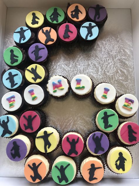 Bounce trampoline cupcakes Trampoline Cupcake Ideas, Trampoline Cupcakes, Jump Four Joy Birthday, Trampoline Birthday Cake, Jump Party Cake, Trampoline Birthday Party Ideas, Trampoline Cake, Trampoline Park Party, Trampoline Park Birthday Party