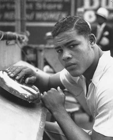 Classic Pictures, Boxing Images, Joe Louis, Black King And Queen, Boxing History, Black Royalty, Boxing Champions, Vintage Black Glamour, Black Men Hairstyles