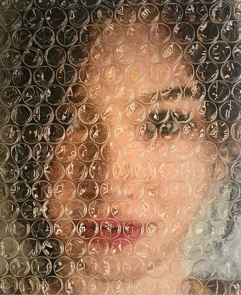 Cuban-born Darian Mederos does oil portraits that look like they are covered in bubble wrap. You can check out more of his w Bubble Wrap Art, Women Painting, Painted Ladies, Hidden Beauty, Oil Portrait, Gcse Art, Realistic Paintings, Hyperrealism, Photorealism