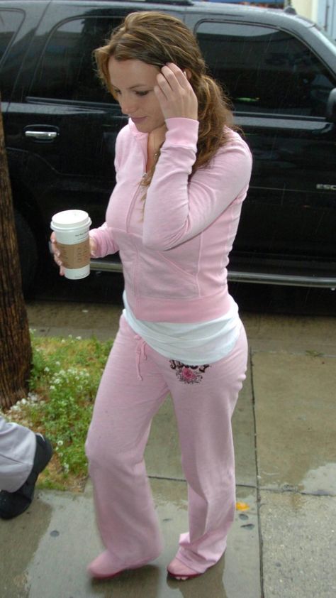 2000s Juicy Couture, Juicy Couture Tracksuit, 2000s Outfits, 2000s Fashion Outfits, Fall Fits, Trend Forecasting, The Fashion Industry, Paris Hilton, 2000s Fashion