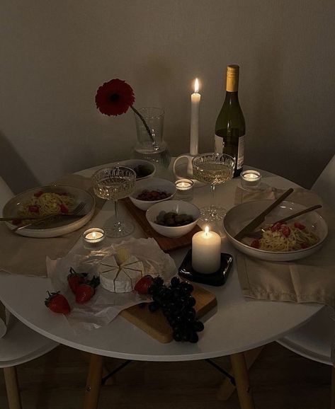 Couple Dinner Date Aesthetic Home, Dinner Date Table Setting At Home, Romantic Dinner At Home Aesthetic, Romantic Dinner Date Aesthetic, Candle Lit Dinner Aesthetic, Candle Lit Dinner At Home For Two, Lunch Table Aesthetic, Dinner Table Decorations For Home, Dinner Date Table