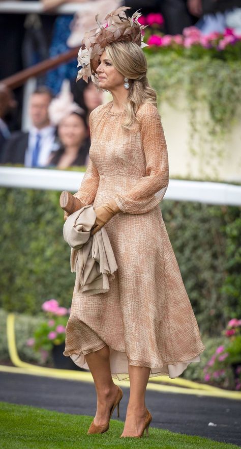 Queen Maxima of the Netherlands’ Best Outfits, Dresses, Style Peppy Style, Blush Pink Coat, Red Frock, Regina Maxima, Queen Máxima Of The Netherlands, Outfits Dresses, Royal Outfits, Dresses Style, Anna Wintour