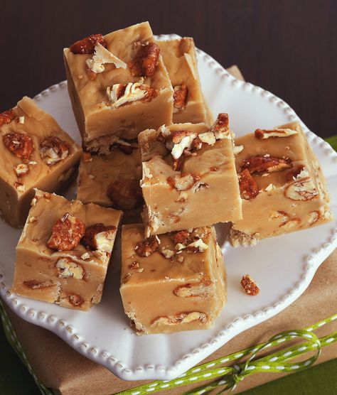 Nothing beats the flavors of candied pecans and buttery caramel! According to Betty member Kara-R, this melt-in-your-mouth praline fudge is "very easy to make and tastes great! All the guess work has been taken out. I will be using this recipe for a long time to come!" Praline Fudge, Butterscotch Fudge, Praline Candy, Pecan Fudge, Pumpkin Fudge, Pecan Pralines, Butter Fudge, Homemade Fudge, Christmas Candy Recipes