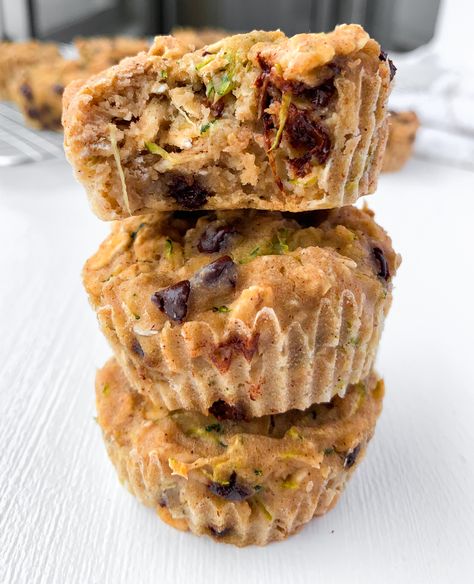 Chocolate Chip Zucchini Baked Oatmeal Cups Zucchini Baked Oatmeal, Easy Baked Oatmeal, Zucchini Oatmeal, Baked Oatmeal Cups, Dairy Free Chocolate Chips, Oatmeal Cups, Cinnamon Oatmeal, Gluten Free Chocolate Chip, Dairy Free Yogurt