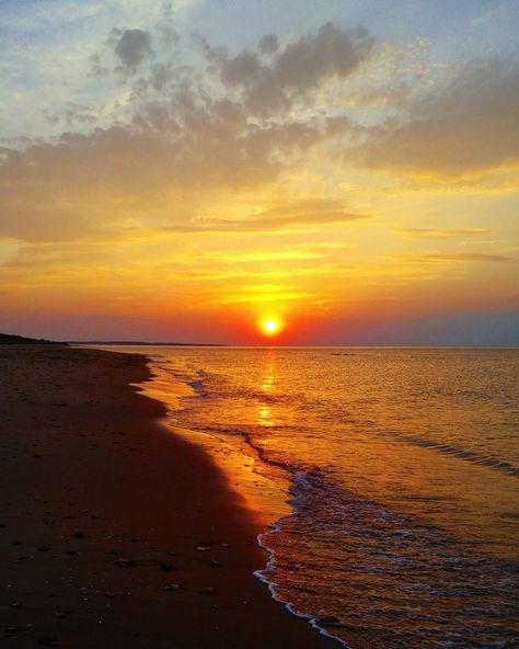 Cavendish Beach Prince Edward Island Canada [1080x1350] - BarefootGem | EarthPorn Cavendish Beach, Earth Photo, Prince Edward Island Canada, Earth Photos, Eastern Canada, Atlantic Canada, Nature Scenery, Prince Edward Island, St Martin