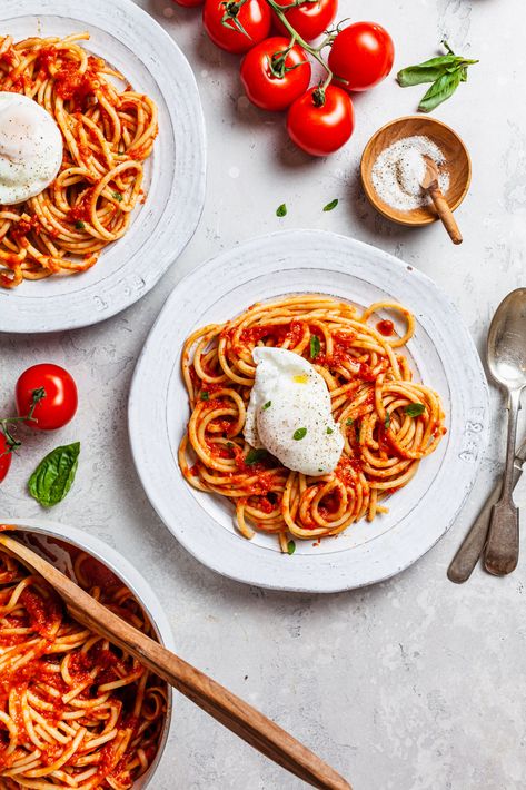 Pasta Photography Food Styling Ideas, Pasta Flatlay, Spaghetti Photoshoot, Pasta Food Styling, Pasta Photoshoot, Spaghetti Photography, Food Photography Pasta, Pasta Food Photography, Marinara Pasta