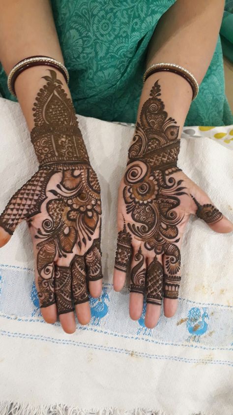 Left Hand Mehndi Designs, Half Hand Mehndi Design, Diwali Mehndi, Beautiful Simple Mehndi Design, Short Mehndi Design, Front Mehndi Design, Palm Mehndi Design, Mehndi Designs 2018, Mehndi Designs Bridal Hands