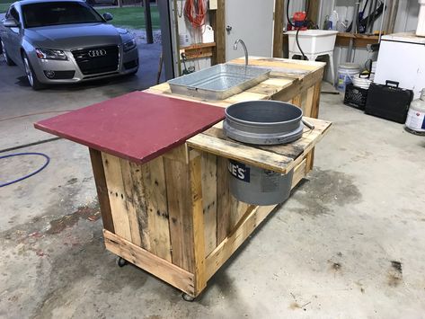 Pallet wood fish cleaning table Fish Cleaning Table Diy, Diy Fish Cleaning Station Ideas, Diy Fish Cleaning Station, Deer Cleaning Station Ideas, Chicken Processing Station, Deer Processing Station, Game Cleaning Station, Outdoor Fish Cleaning Station, Fish Cleaning Station Ideas