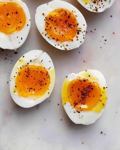 Boiled Egg Recipes, Breakfast Photography, High Protein Low Calorie, Boiled Egg Diet, Soft Boiled Eggs, Egg Diet, Cooked Veggies, Boiled Egg, 7 Minutes