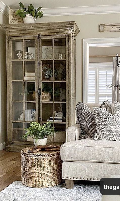 Hutch Cabinet Living Room, Living Room Hutch Decorating Ideas, Hutch In Living Room, Cottage Living, Cabinet Decor, Living Room Inspo, Front Room, Hutch, China Cabinet