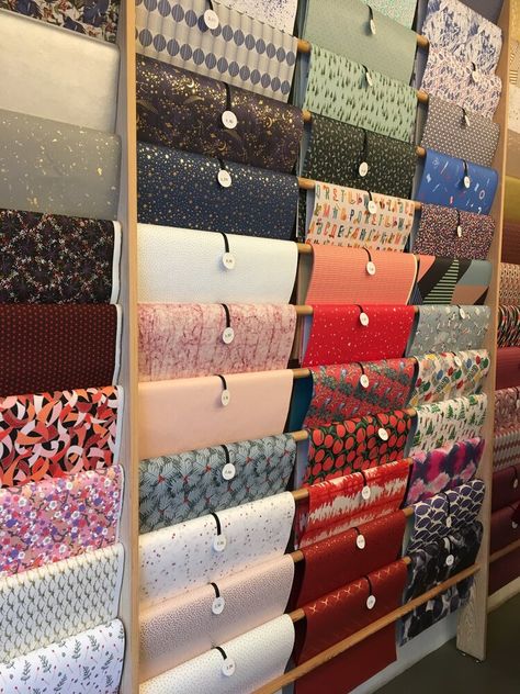 wrapping paper display Fabric Designs Ideas, Fabrics Shop Interior, How To Display Fabric Samples, Paper Display Ideas, Sewing Shop Ideas, Wallpaper Showroom Display Ideas, Wrapping Paper Display Retail, Fabric Shop Interior Design, Fabric Shop Display Ideas