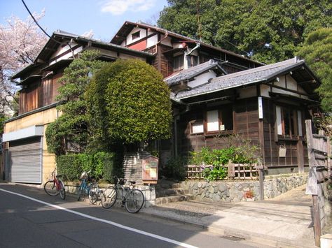 Traditional Japanese House Exterior, Japanese Home Exterior, Japanese House Exterior, Traditional Japanese Home, Japanese Houses, House Concept, Traditional Japanese House, Japanese Home, Home Building