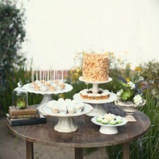 Dessert table for small intimate wedding Intimate Events, Round Table Settings, Round Cake Stand, Elegant Wedding Centerpiece, Brunch Table, Cake Table Decorations, Romantic Table, Party Table Settings, Tablescape Inspiration