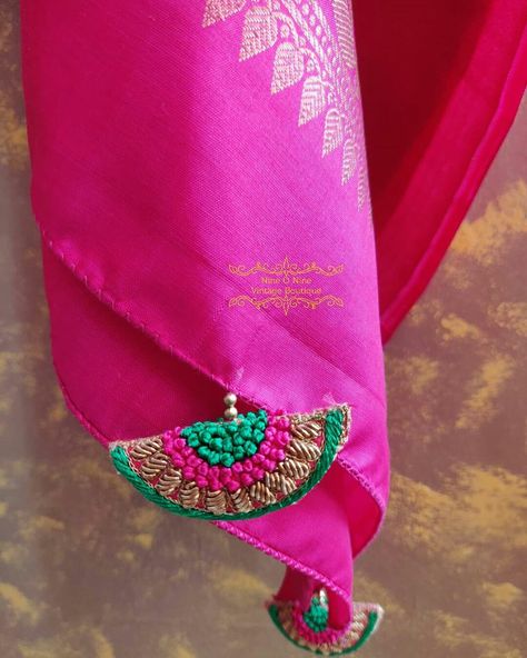 Tussles Design, Saree Pallu Design, Saree Blouse Tassels, Pallu Designs, Saree Kuch, Saree Kuchulu, Saree Kuchu Design, Tassels Fashion Clothing, Blouse Tassels