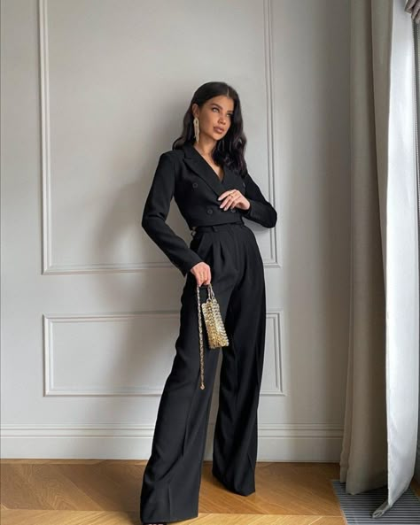 Black Long Sleeve Outfit Woman, Black Formal Women Outfit, Formal Dining Outfit, Graduation Suits For Women Black, Formal Work Event Outfit, Business Gala Dinner Outfit, Professional Dinner Outfit, Event Outfit Ideas Classy, Formal Dinner Outfit Classy