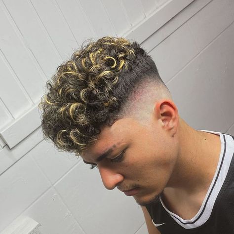 Blonde Tips Men, Frosted Tips Hair Men Curly, High Taper Fade Curly Hair, Boys Curly Haircuts, Fade Haircut Curly Hair, Taper Fade Curly Hair, Frosted Tips, Haircuts Curly, Undercut Fade