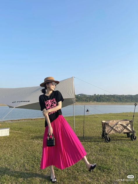 Cute Lounge Outfits, Pink Pleated Skirt, Color Combos Outfit, Korean Outfit Street Styles, Color Combinations For Clothes, Long Skirt Outfits, Quick Outfits, Korean Girl Fashion, Long Dress Casual