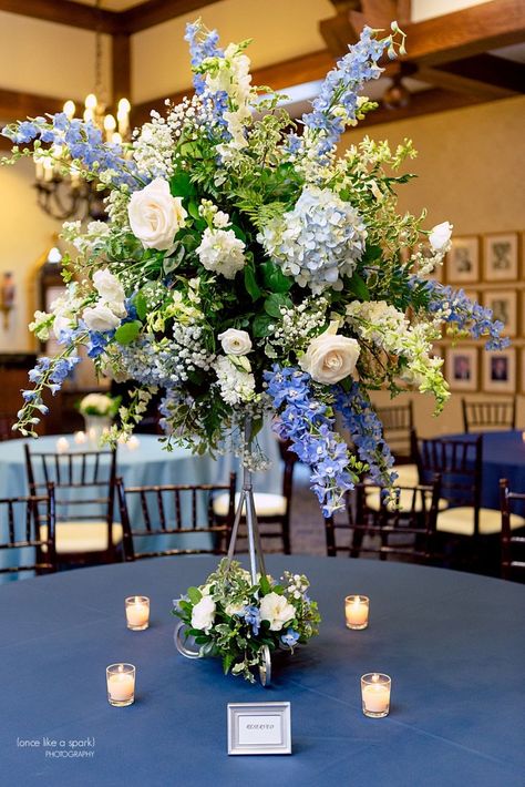 Delphinium Centerpiece Wedding, Blue Centerpieces For Party, Vintage Wedding Reception Ideas, Blue Centerpieces Wedding, Delphinium Wedding, Blue Flower Centerpieces, Blue Hydrangea Centerpieces, Hall Wedding Reception, Hydrangea Centerpieces