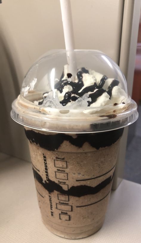 Frappuccino Aesthetic, Vanilla Frappuccino, Cold Starbucks Drinks, Easy Coffee Recipes, Starbucks Drinks Recipes, Delicacy Food, Yummy Comfort Food, Edible Food, Starbucks Recipes