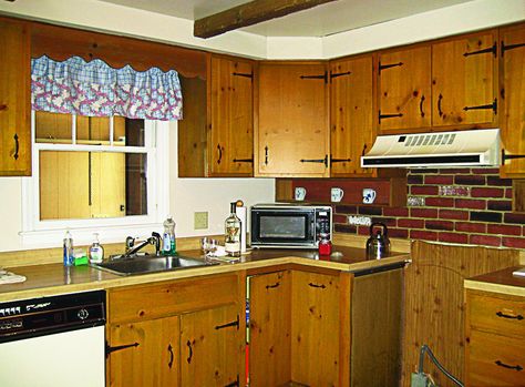 Before and After Cape Cod - This Old House 1950s Cape Cod Remodel, Cape House Interior Design, Cape Cod House Interior Ideas, Cape Cod Kitchen Remodel, Cape Cod Interiors, Kitchen Backsplash Wallpaper, Cape Cod House Interior, Cape Cod Renovation, Cape Cod Kitchen