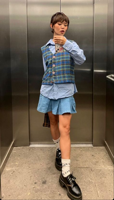 Camper Aesthetic Outfit, Hslot Outfit, College Outfit Ideas, Instagram Filler, 2022 Instagram, Red Outfits, First Day Outfit, College Outfit, Back To College