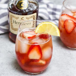 Mixed Drinks Hennessy, Hennessy Mimosa, Henny Lemonade Recipe, Hennessy Mixed Drinks Recipes, Drinks With Hennessy Recipe, Mixed Henny Drinks, Drinks Made With Hennessy, White Hennessy Cocktails, Strawberry Hennessy Lemon Drop