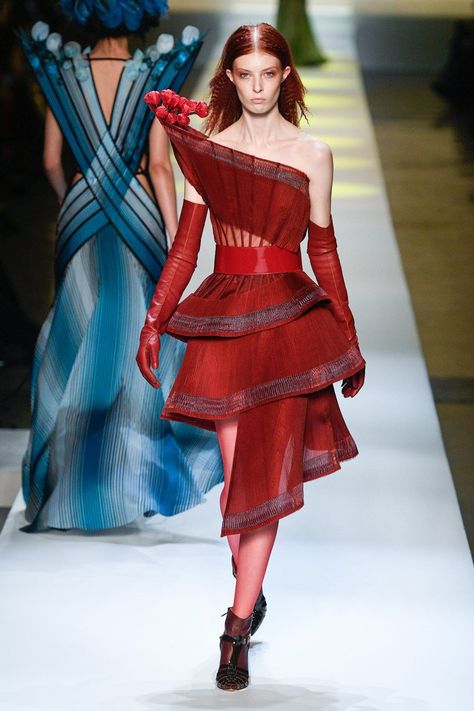 Avangard Fashion, Summer Couture, Jean Paul Gaultier Haute Couture, Paul Gaultier Spring, Hussein Chalayan, 2019 Couture, Geometric Fashion, Plastic Clothes, Couture Looks