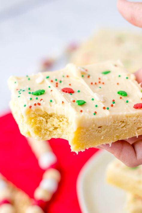 Christmas Sugar Cookie Bars, Sugar Cookie Bar, Christmas Cookie Bars, Caramel Apple Dump Cake, Cookie Bars Easy, Christmas Sugar Cookie, Holiday Sugar Cookies, Cake Mix Desserts, Yummy Sugar Cookies