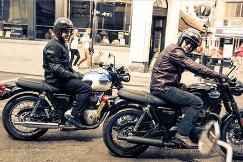 Triumph Bonneville T100 – Ten Things you need to Know https://blog.gaadikey.com/triumph-bonneville-t100-motorcycle-10-things-to-know/ Triumph T100 Bonneville, T120 Black, Triumph T100, Moto Triumph, Triumph Bonneville T100, Triumph Bobber, Bonneville T100, Street Tracker, Motorcycle License