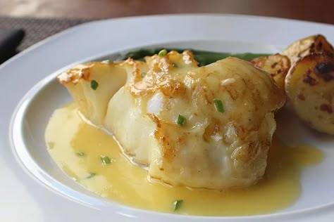 Beurre Blanc Sauce Recipe, Chef John Recipes, French Sauces, Food Wishes, Gravy Sauce, Hollandaise Sauce, Butter Sauce, Aioli, Fish Dishes