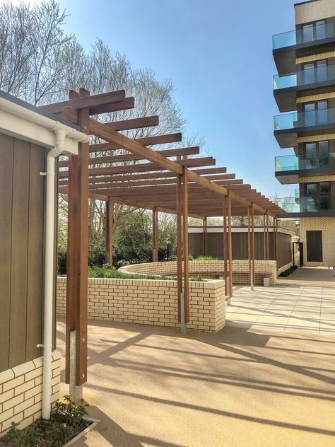 Classic Pergola, Pergola Shade Ideas, Modern Pergolas, Modern Pergola Designs, Timber Pergola, English Architecture, Innovative Materials, Timber Roof, Modern Pergola