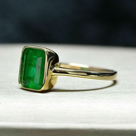 Birthstone Engagement Rings, Silver Emerald Ring, Emerald Ring Vintage, Green Emerald Ring, Bezel Set Ring, Ring Bezel, Promise Ring Gift, Engagement Ring Shapes, Engagement Ring Cuts