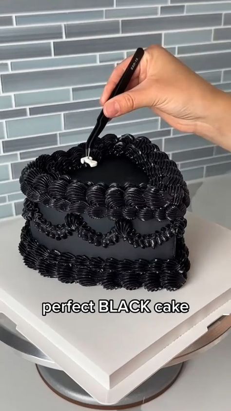 Heart cake decorating ideas | Heart cake decorating ideas 🖤❤️💚 | By Sweet Pie Black Heart Shaped Birthday Cake, Black Vintage Heart Cake, Black Heart Cake With Glitter, Black And White Heart Cake, Black Heart Shaped Cake, Halloween Heart Cake, Red And Black Heart Cake, Heart Cakes Ideas, Vintage Heart Cakes Birthday