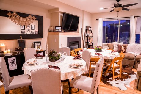 Friendsgiving - small space dinner party set up Party In Small Apartment, Party Table Layout, College Event Ideas, Event Ideas Creative, Apartment Party, Friendsgiving Ideas, Mile High City, Paw Patrol Party, Mile High