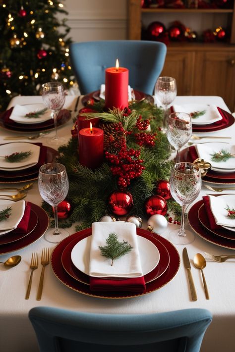 10 Christmas Table Settings Ideas » Mattress Vela Holiday Tablescapes Round Table, Table Decor For Christmas Dinner, Christmas Table Settings Red Plates, Red And Green Christmas Tablescape, Christmas Dinner Setting Ideas, Christmas Circle Table Decorations, Christmas Decor Round Table, Christmas Table Red And Green, Christmas Diner Aesthetic