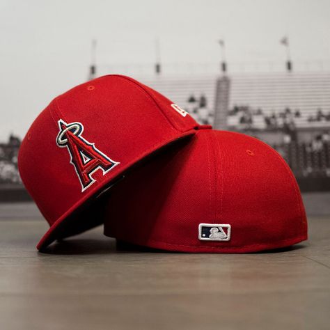 Finally the long awaited New Era 59Fifty Authentic Fitted cap with embroidered Anaheim Angels logo arrived. Comes with the On-Field tradition and representing the MLB (Major League Baseball). Made of official team color with embroidered Angels logo and colored MLB logo at rear. Features the performance fabric and embroidered New Era flag at left. This "sideline" cap was and still is an imprtant headwear to identify your team! 59Fifty Authentic Embroidered Angels logo Colored MLB logo Embroidered Anaheim Angels Logo, Fall Outfits Men Streetwear, Streetwear Caps, تويوتا لاند كروزر, Swag Hats, Outfits Men Streetwear, Mad Hat, Topi Snapback, Dope Hats