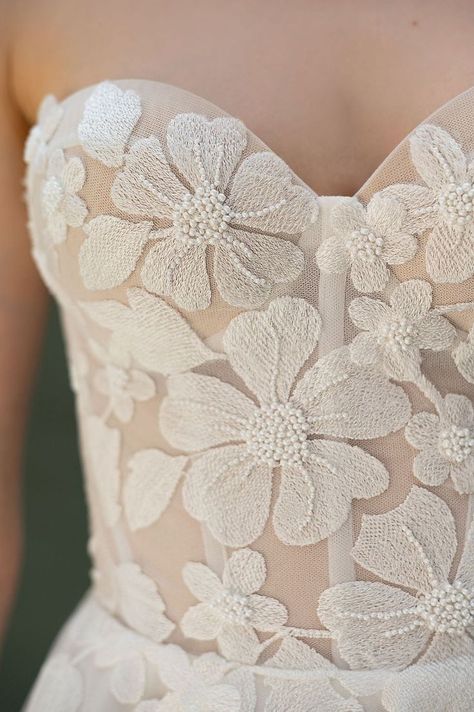 Heavily Beaded Wedding Dress, 3d Flower Wedding Dress, Wedding Dress 3d Flowers, 3d Lace Dress, Wedding Dress With Embroidery, Grace Kelly Wedding Dress, Jasmine Wedding Dress, Embroidery Texture, Wedding Cruise