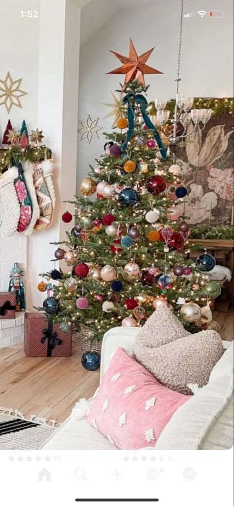 Flocked Vintage Christmas Tree, Christmas Trees Colorful, Tree With Green Ornaments, Colorful Xmas Tree Decorating Ideas, Colorful Eclectic Christmas Decor, Christmas Tree Decor Inspiration, Colored Christmas Lights On Tree, Colorful Christmas Color Palette, Colorful Boho Christmas Tree