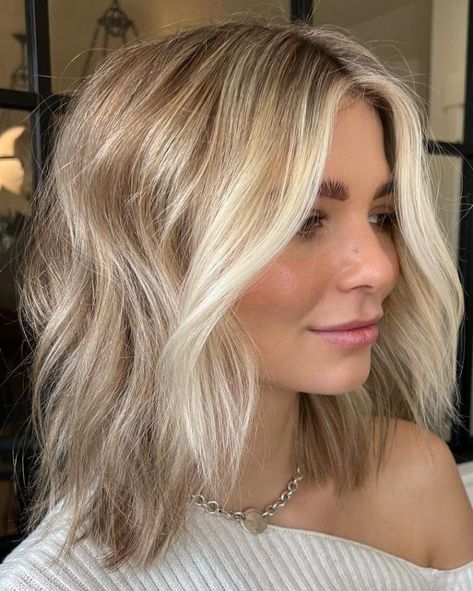 Collarbone Hairstyle for Fine Hair Fine Hair Cuts, Short Hairstyles Fine, Fine Straight Hair, Blonde Hair Inspiration, Bob Hairstyles For Fine Hair, Haircuts For Fine Hair, Short Blonde Hair, Shoulder Length Hair, Medium Length Hair Cuts