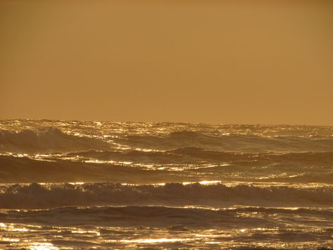 Brown Water Aesthetic, Beach Yellow Aesthetic, Gold Mermaid Aesthetic, Gold Vibes Aesthetic, Golden Beach Aesthetic, Golden Summer Aesthetic, Gold Sunset Aesthetic, Gold Beach Aesthetic, Amber Core Aesthetics