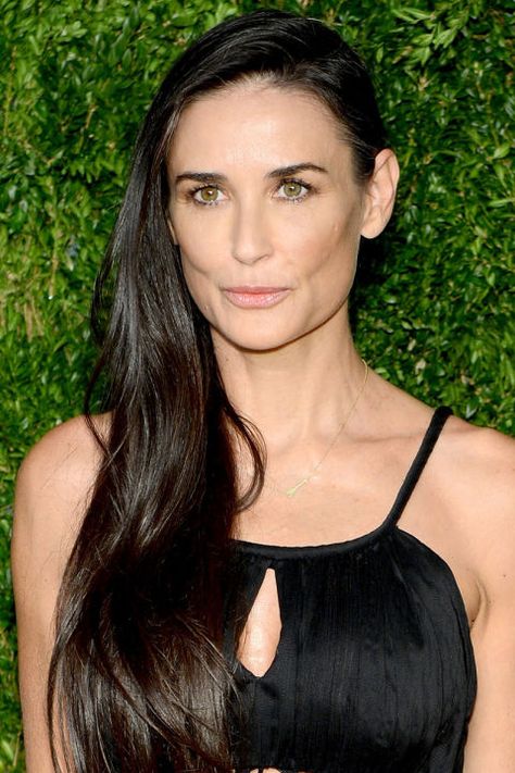 Celebrities Over 40 With Long Hair - Celebrities Long Hair Photos Female Actors Over 40, Demi Moore Hair, Celebrity Long Hair, Teal Pastel, Celebrity Haircuts, Old Hairstyles, Red Carpet Hair, Sofia Loren, Haute Hair