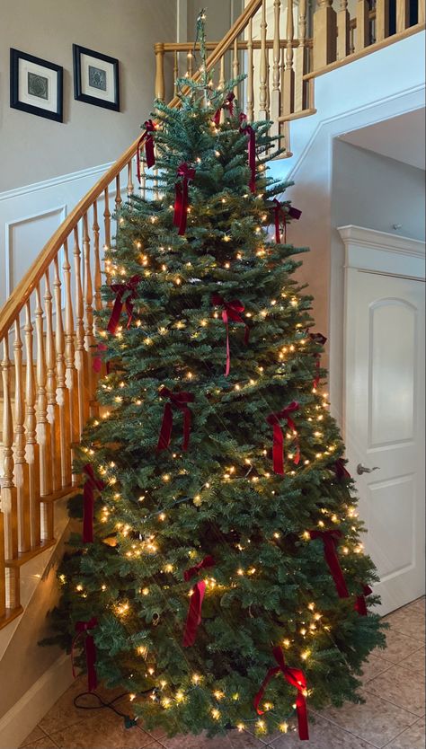 #Christmas #Christmasdecor #tree #decor #christmastree #bow #christmasbows Tree With Bows Christmas, Bow Garland Christmas Tree, Christmas Tree Bow Decorations, Red Bow On Christmas Tree, Red Bows Christmas Decor, Christmas Tree Ideas White And Red, Christmas Trees Bows, Bows On A Christmas Tree, Small Bows On Christmas Tree