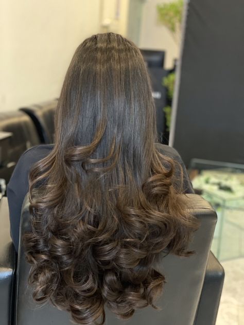 Curl At End Of Hair, Blowout Curls Long Hair, Straight Hair With Curls At The End, Curled Ends Hair, Curled Long Hair, Blow Dry Hair Curls, Bottom Curls, Long Hair Blowout, Victoria Beckham Short Hair