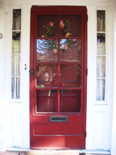 Screen door with mail slot Red Screen Door, Front Door With Mail Slot, Victorian Porch Ideas, Painted Screen Doors, Exterior Barn Door Hardware, Exterior Front Door Colors, Old House Design, Architecture Reference, Front Closet