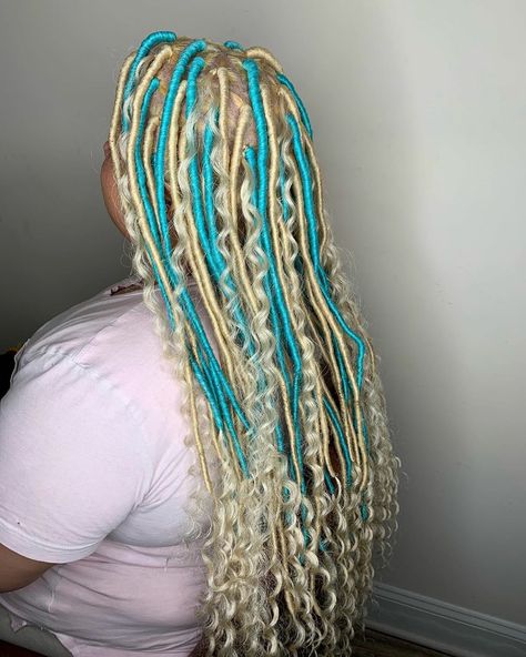 Yarn Locs, Colored Hairstyles, Interesting Maps, Blonde Dreads, Color Wigs, Unorganized Idea, Teal Hair, Unique Maps, Hairstyle Inspo