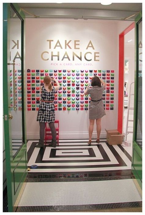 Brilliant idea! The "Kate Spade Interactive Wall" located at the entrance to the #event. Great way to encourage guest conversation. Events Branding, Interaktives Design, Interactive Events, Branding Corporate, Corporate Event Design, Event Booth, Interactive Walls, Event Planning Tips, Diy Event