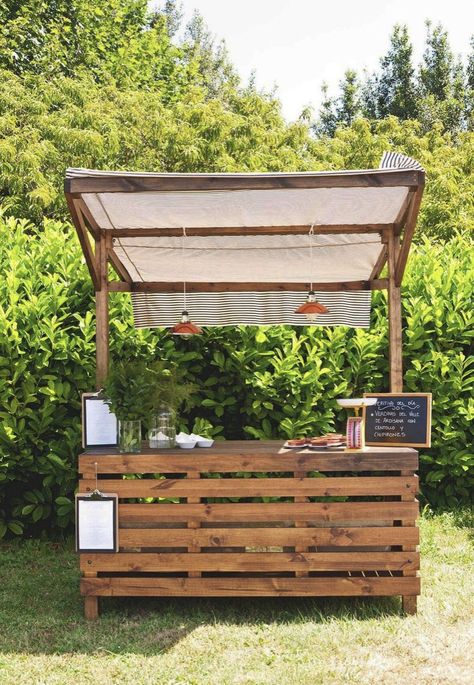 Bar Pallet, Outdoor Bar Ideas, Bar En Plein Air, Rustic Outdoor Furniture, Diy Outdoor Bar, Bar Exterior, Outside Bars, Bar Outdoor, Pallet Bar