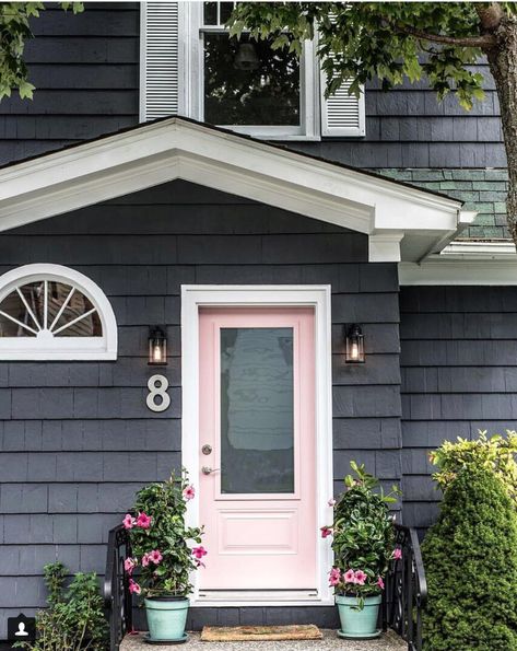 Pink House Exterior, Pink Front Door, Colonial House Exteriors, Diy Mom, Gray House, Cottage Exterior, Pink Door, Grey Houses, Casa Exterior